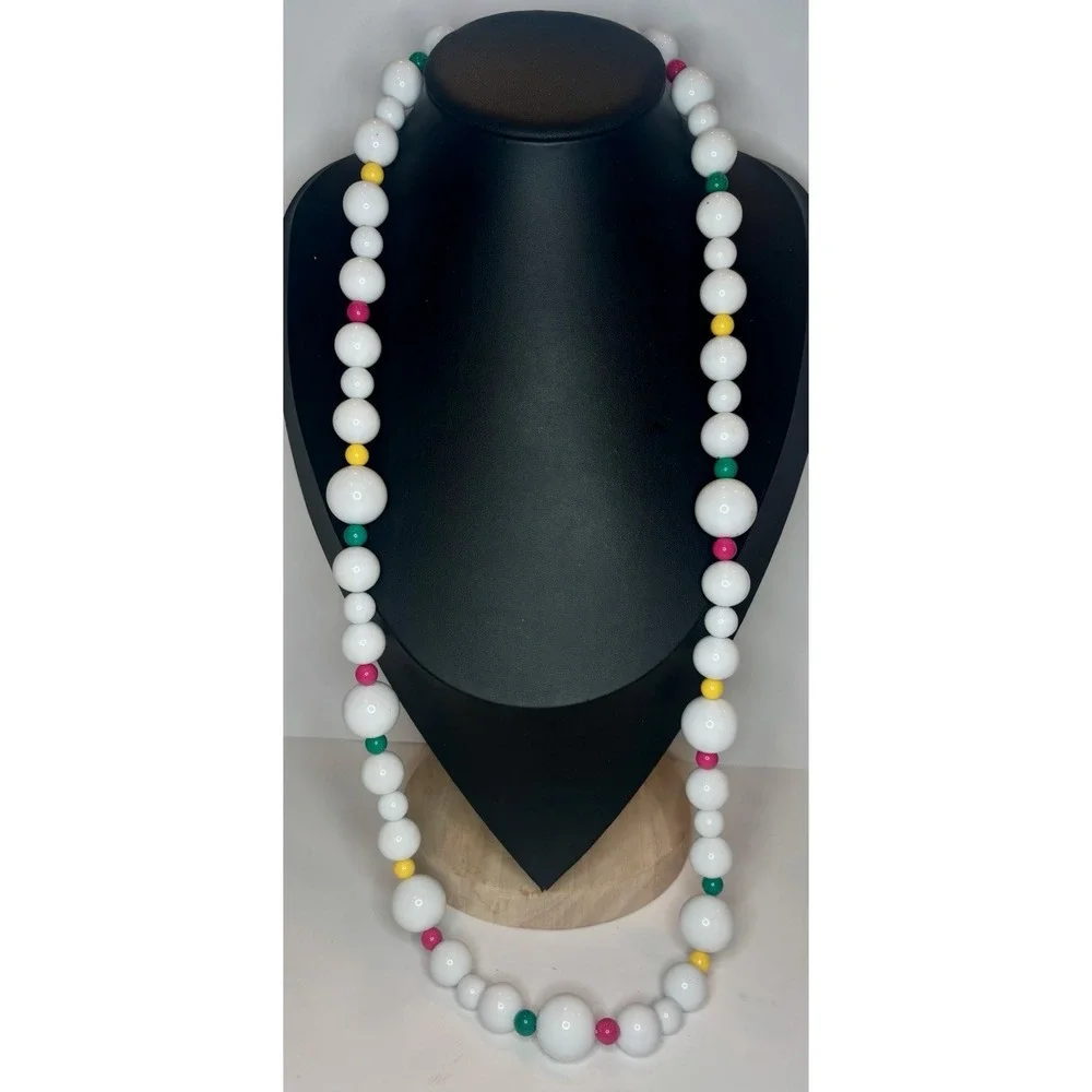 Vintage 1980's Necklace White Acrylic Bead 30